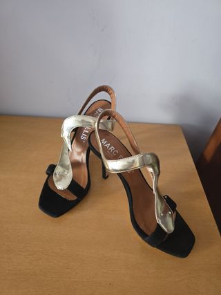 Sandalias Marc Ellis negras y doradas