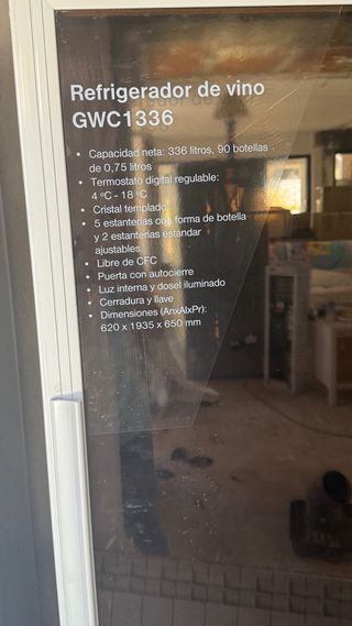 Refrigerador Vino GWC1336 - 90 Botellas