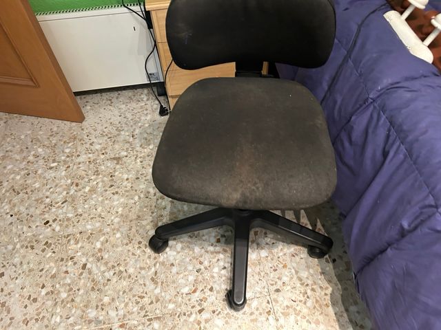 Silla oficina giratoria negra