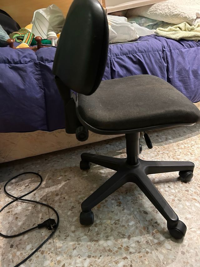 Silla oficina giratoria negra