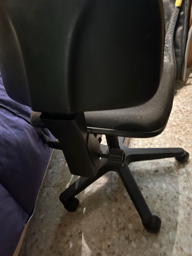 Silla oficina giratoria negra
