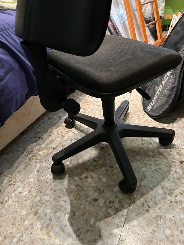 Silla oficina giratoria negra