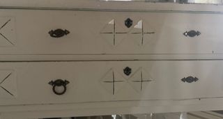 Cómoda beige de madera