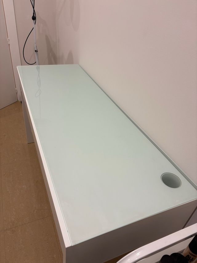 Escritorio blanco cristal