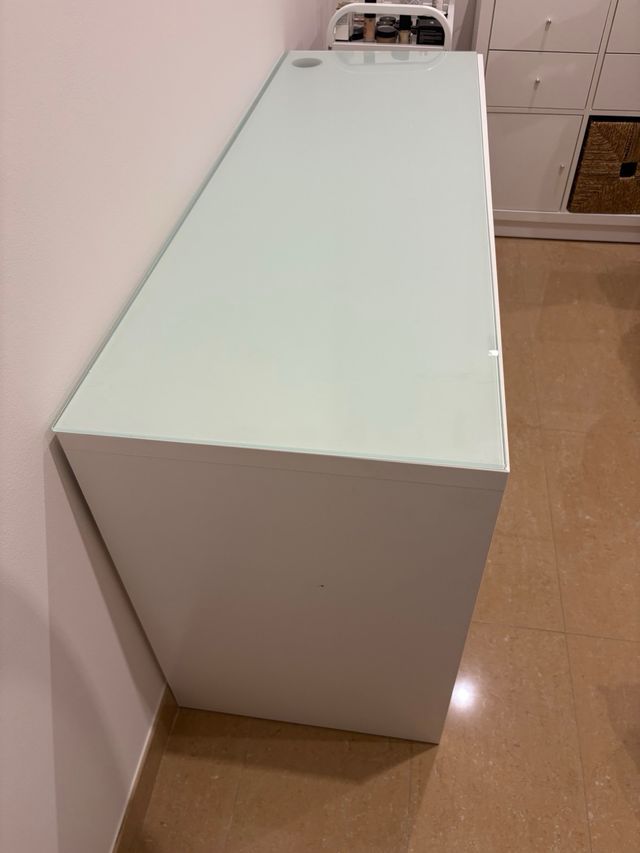 Escritorio blanco cristal