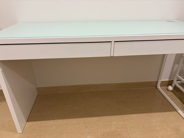 Escritorio blanco cristal