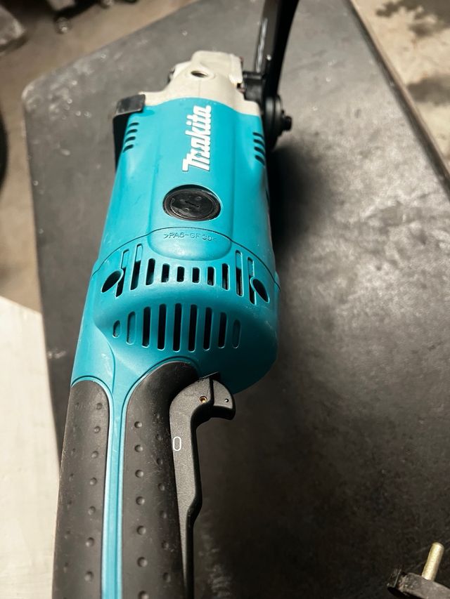 Amoladora Makita 230mm GA9020S
