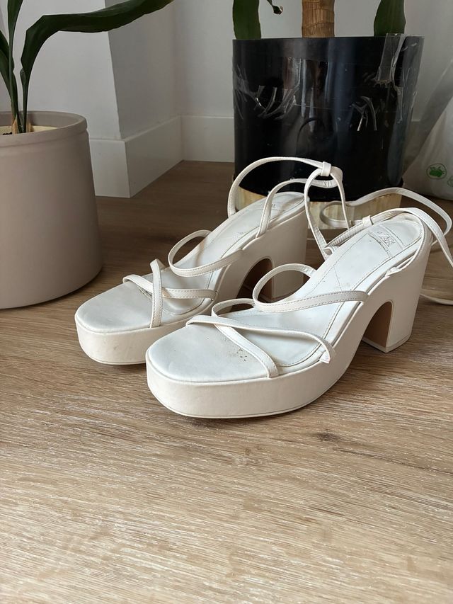 Sandalias Zara blancas plataforma