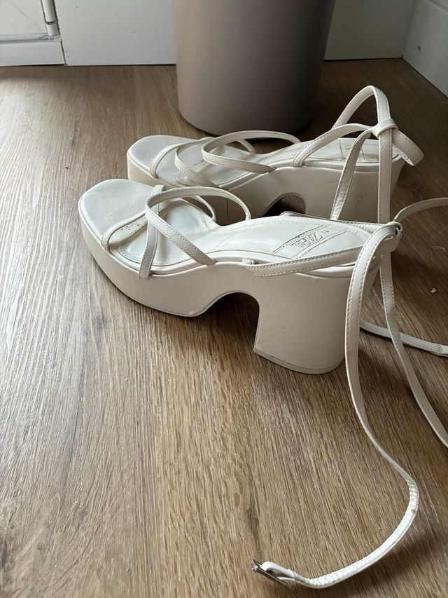 Sandalias Zara blancas plataforma
