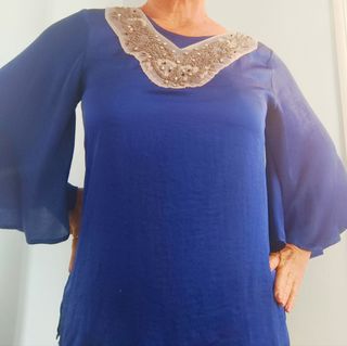 Blusa azul eléctrica elegante