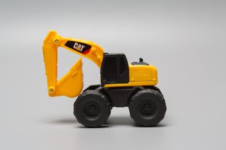 Lote 5 Grúas Caterpillar de plástico