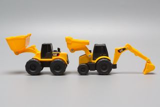 Lote 5 Grúas Caterpillar de plástico