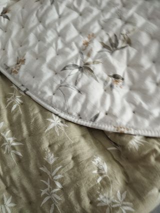 Colcha cama 150cm. Entretiempo. Reversible.