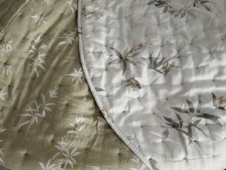 Colcha cama 150cm. Entretiempo. Reversible.