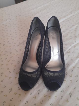 Zapatos tacón azul marino  Solo en burgos .