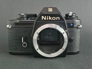 Nikon EM: Cámara Réflex