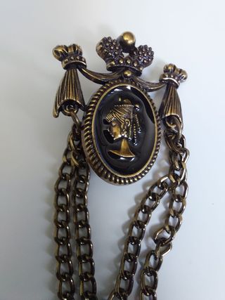 Broche camafeo dorado con cadenas joyas mujer