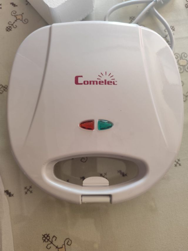 Sandwichera Comelec SA1204 - 750W