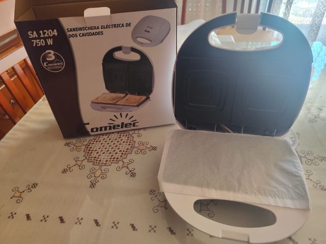 Sandwichera Comelec SA1204 - 750W