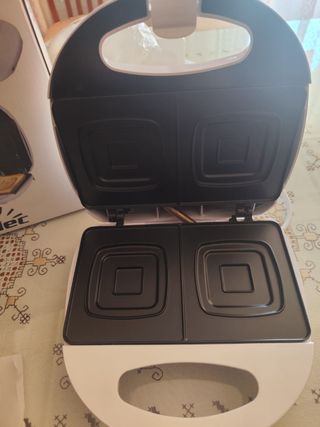 Sandwichera Comelec SA1204 - 750W