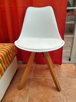 Silla blanca diseño moderno