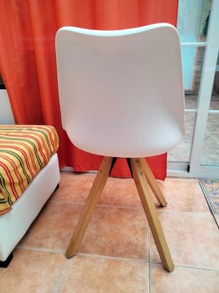Silla blanca diseño moderno