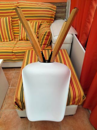 Silla blanca diseño moderno