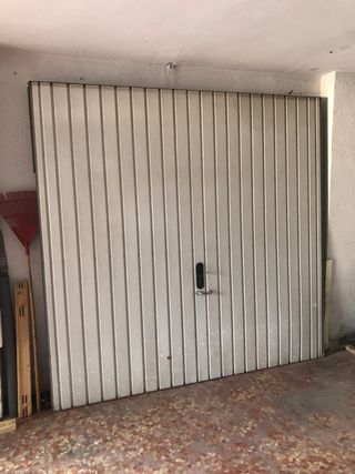 Puerta garaje abatible