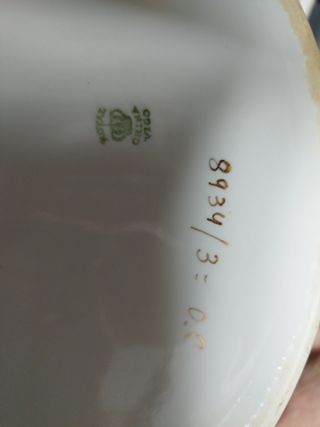 Juego de porcelana antigua: sopera, salsera y band