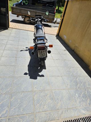 Kawasaki GPZ400 - Moto clásica