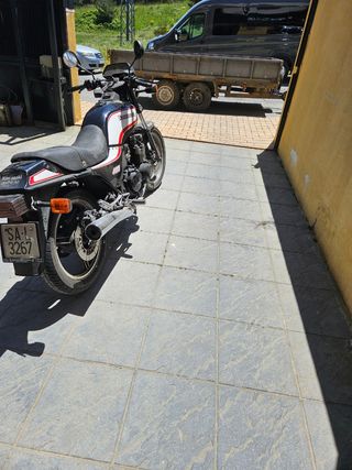 Kawasaki GPZ400 - Moto clásica