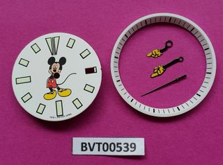 Seiko Mickey Mouse 7002-7000 GLOVED HANDS MINUTE