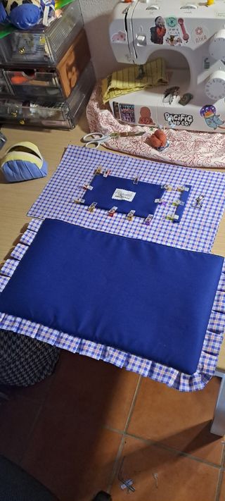 Bolso azul marino acolchado