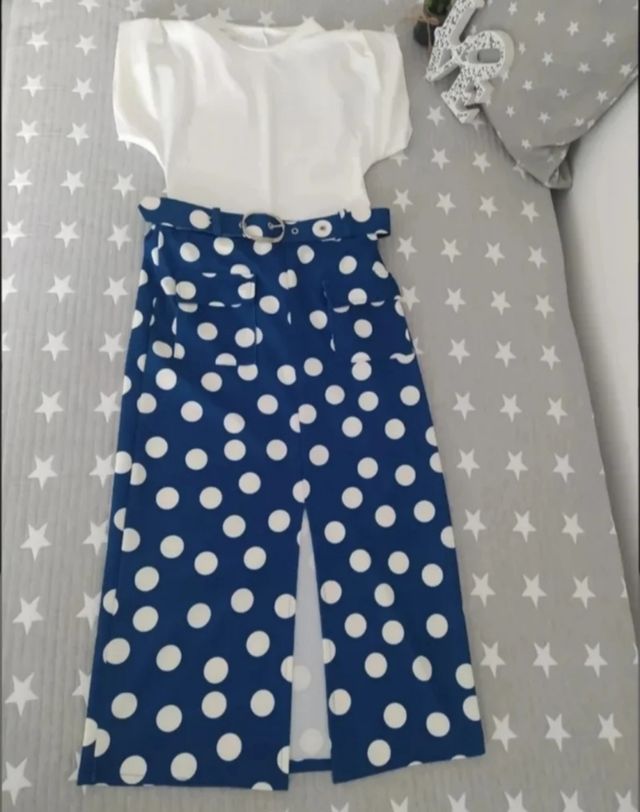 Conjunto falda lunares - blusa blanca