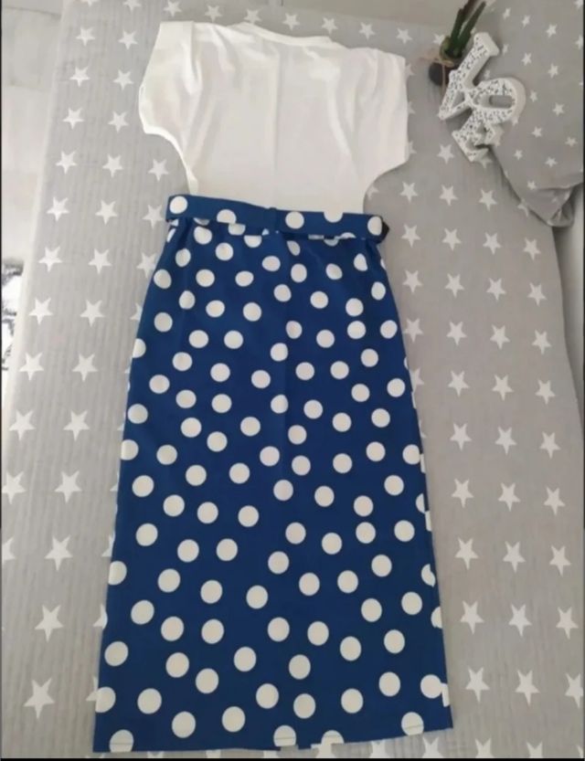 Conjunto falda lunares - blusa blanca