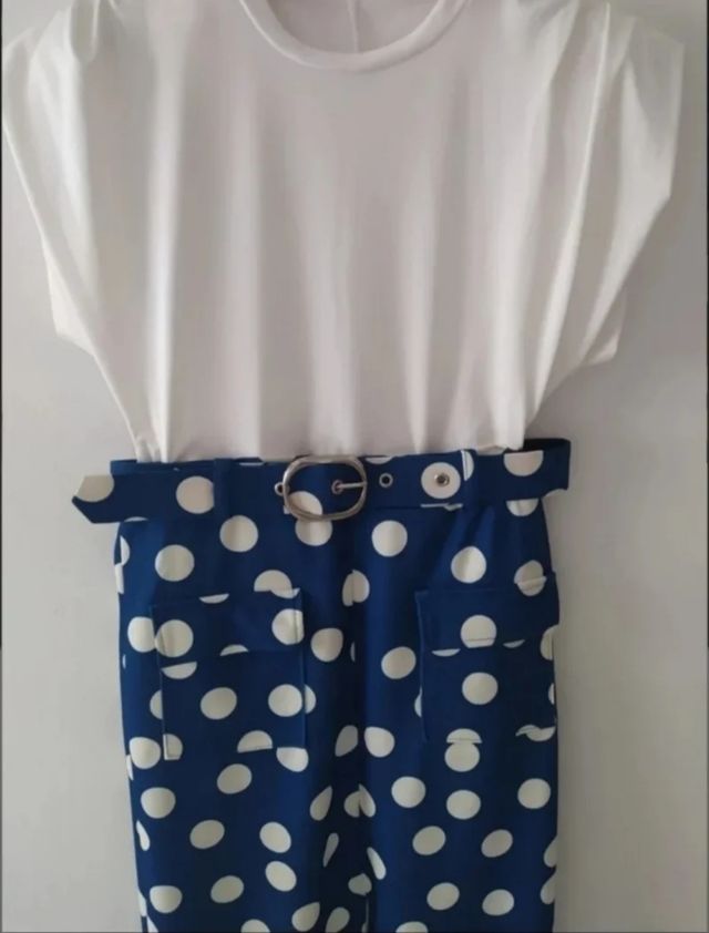 Conjunto falda lunares - blusa blanca