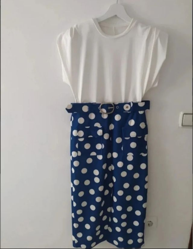 Conjunto falda lunares - blusa blanca