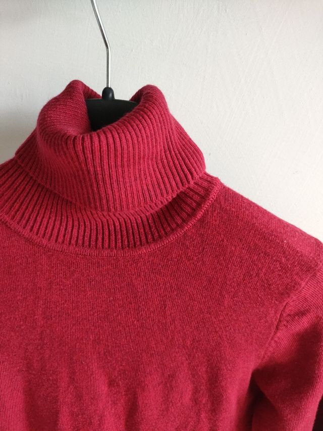 Maglione rosso dolcevita