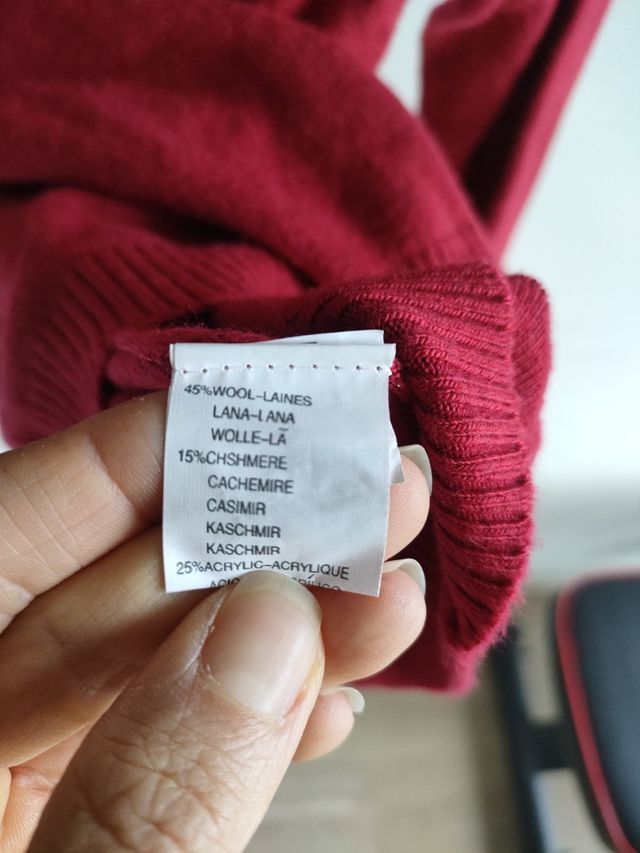 Maglione rosso dolcevita