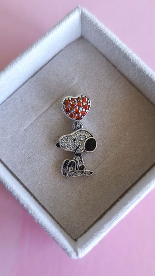 Charm Snoopy con corazón