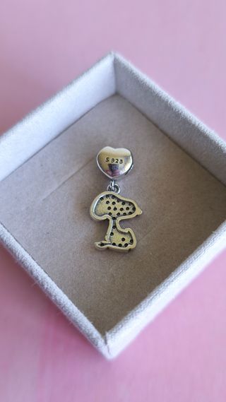 Charm Snoopy con corazón