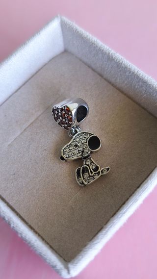 Charm Snoopy con corazón