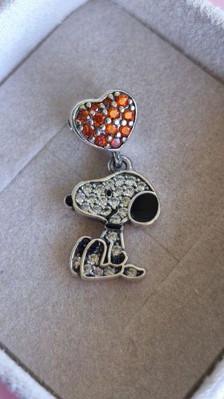 Charm Snoopy con corazón