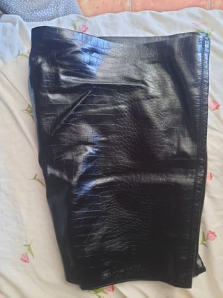 Falda Cuero Negra Talla L