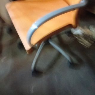 Silla giratoria oficina naranja