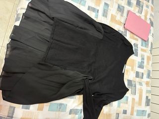 jersey negro plisado por detras
