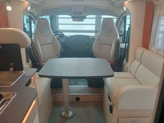 Rapido C86 Night Edition - Compacta - Isla