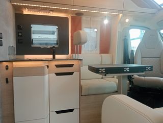 Rapido C86 Night Edition - Compacta - Isla