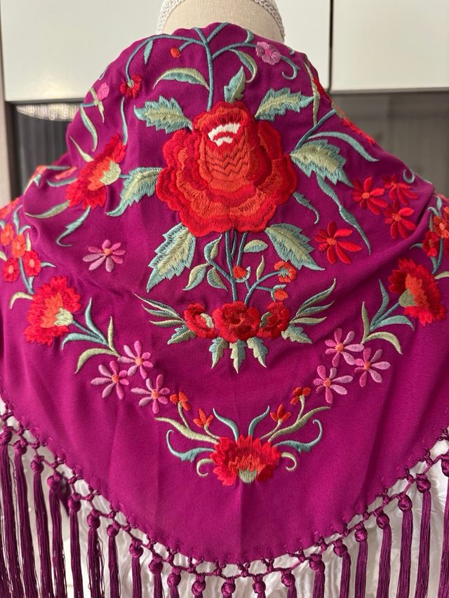 Manton bordado buganvilla