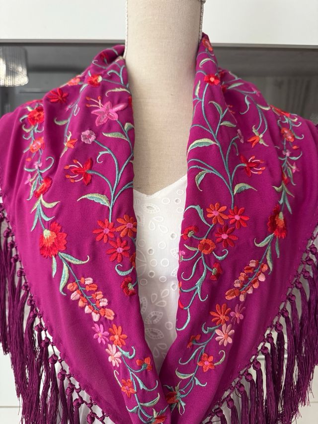 Manton bordado buganvilla